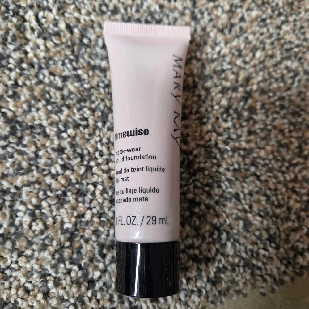 Mary Kay TimeWise Matte-Wear Liquid Foundation Ivory 6 Combination Oily Skin 1oz